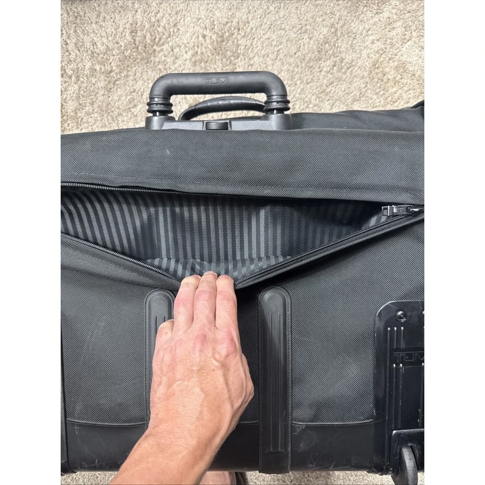 TUMI 2231D3 Wheeled Folding 3 Way Garment Bag Nylon 24x14x20 Black EXCELLENT‎